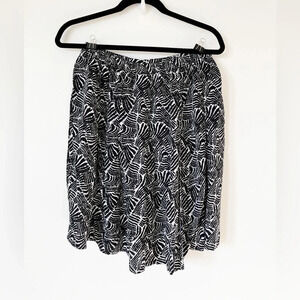 Nomadic Traders Black & White Skirt Medium Flowy Pleated Lightweight